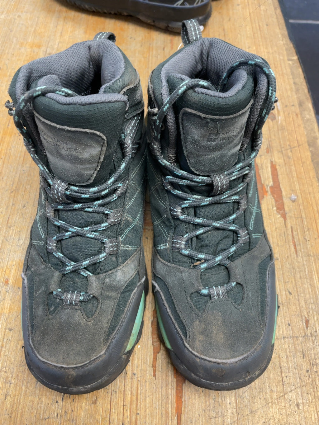 Mountain Warehouse IsoDry Size 6 US Grey Hiking Boots