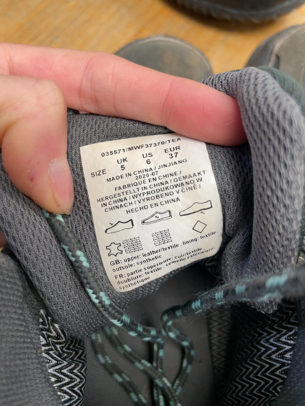 Mountain Warehouse IsoDry Size 6 US Grey Hiking Boots