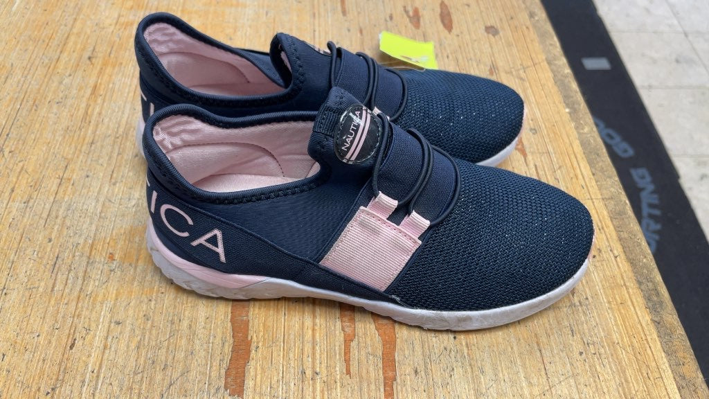 Nautica Navy Runners Size 3
