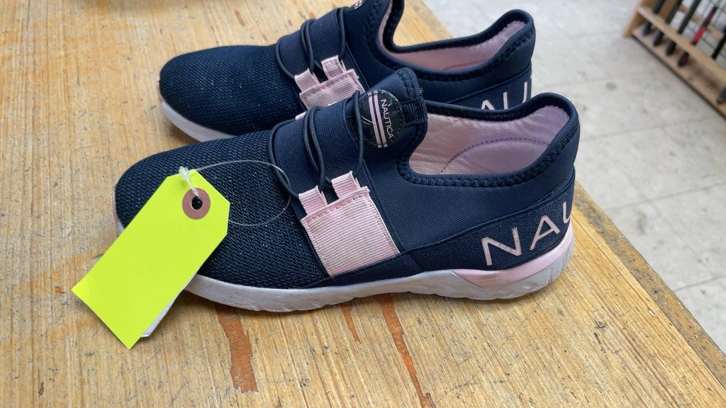 Nautica Navy Runners Size 3