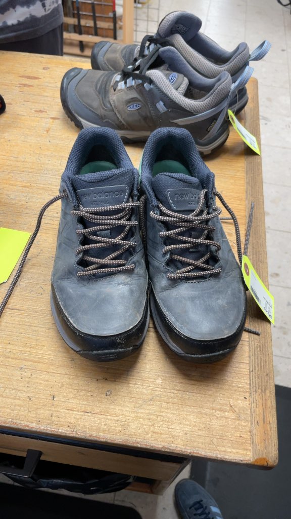 New Balance Hiking Boots Size 8.5 Blue