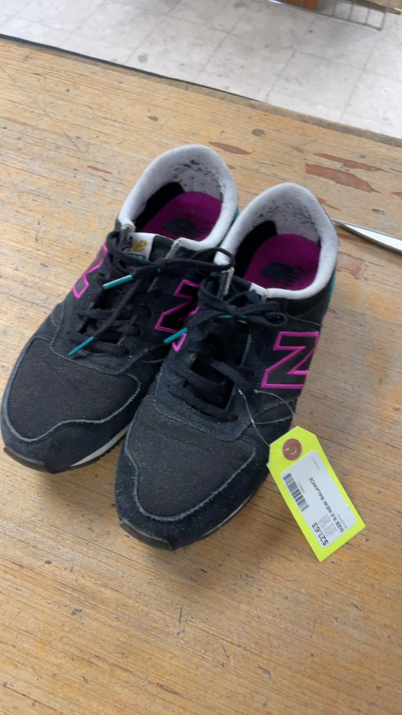 New Balance Sneakers Size 9.5 Black/Pink