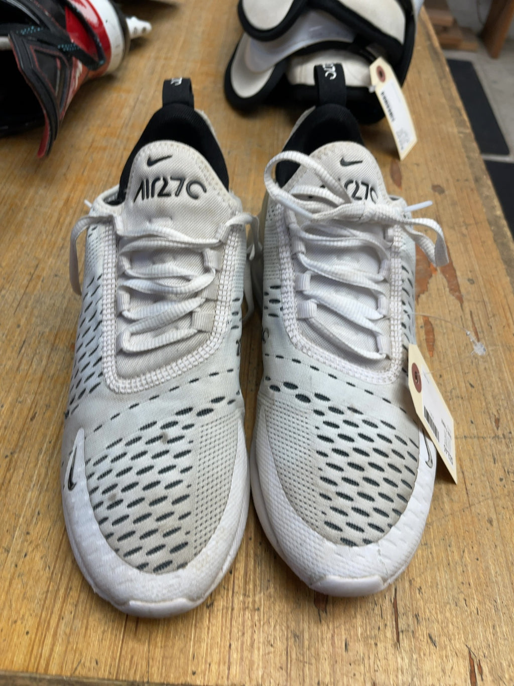 Nike Air 270 Size 7 White Sneakers