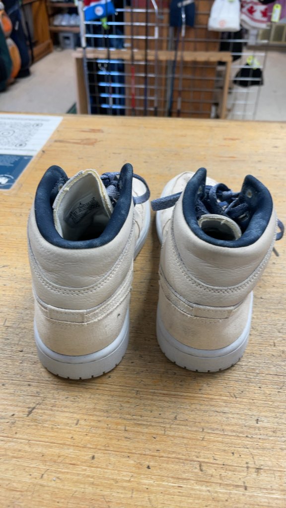 Nike Air Jordan 1 Mid Beige/Navy Sneakers