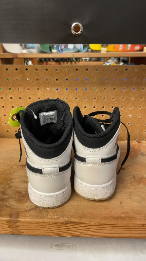 Nike Air Jordan 1 Mid Black/White Size 6.5