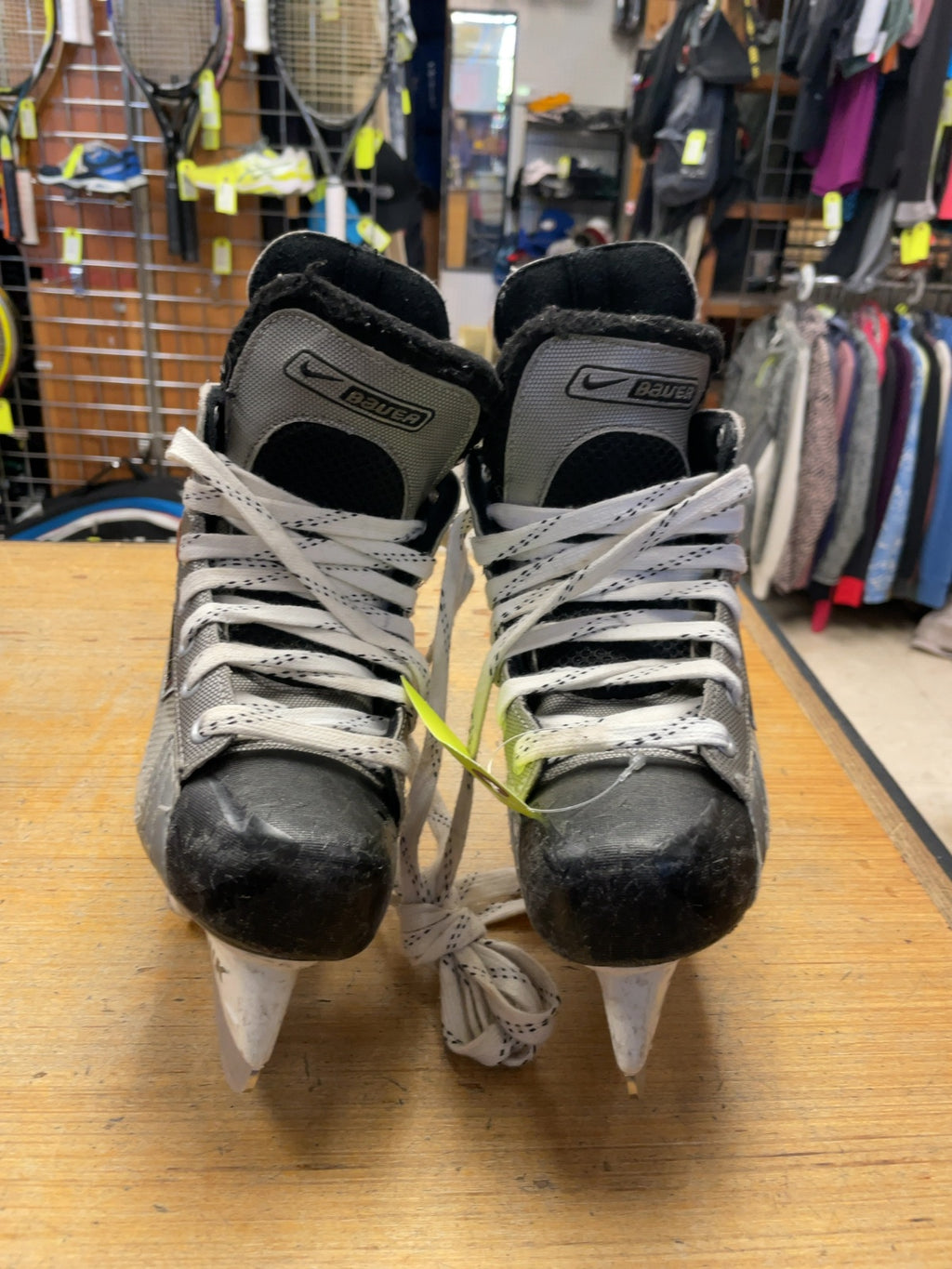 Nike Bauer Vapor XVI Size 1.5 Hockey Skates