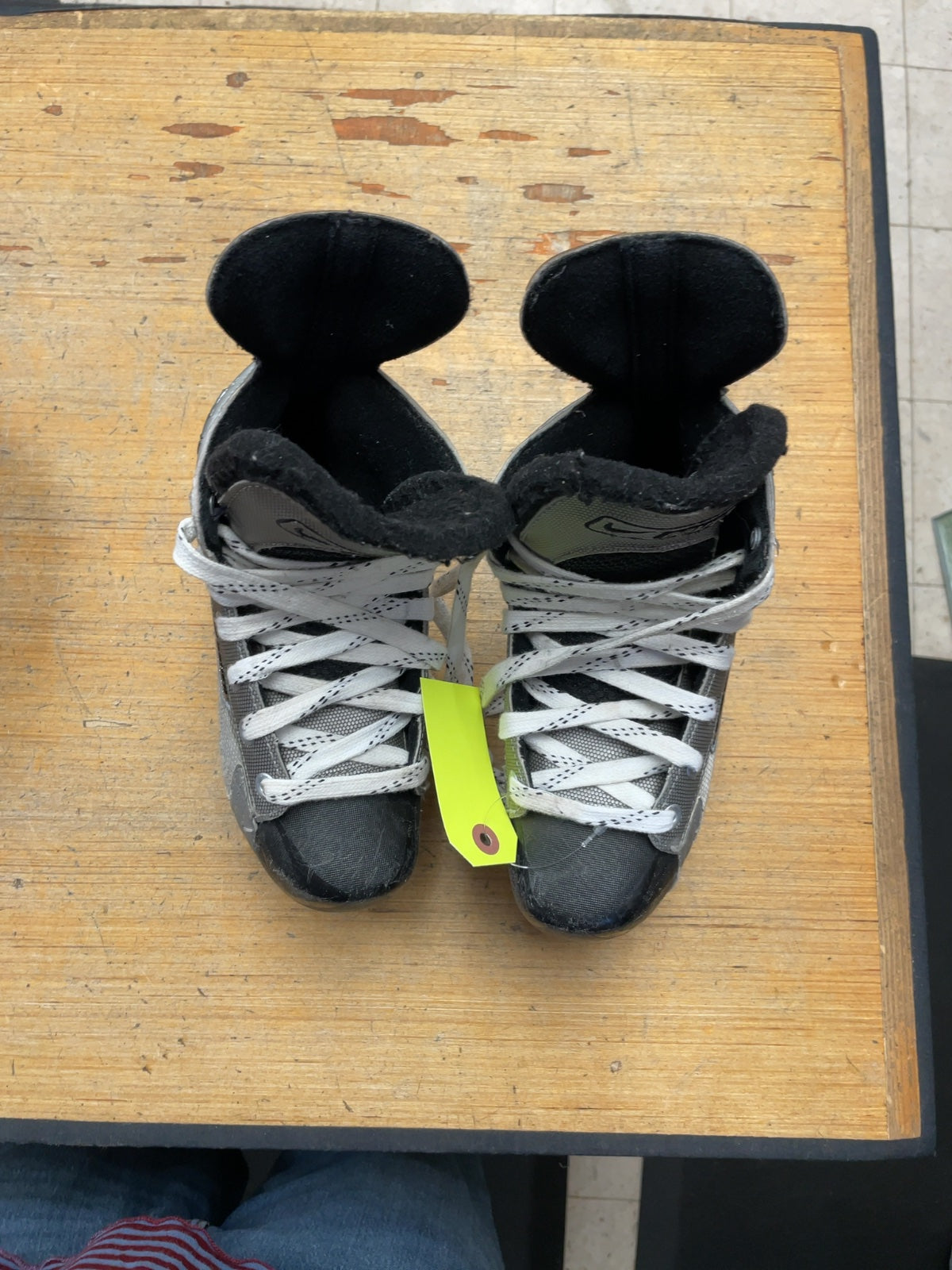 Nike Bauer Vapor XVI Size 1.5 Hockey Skates