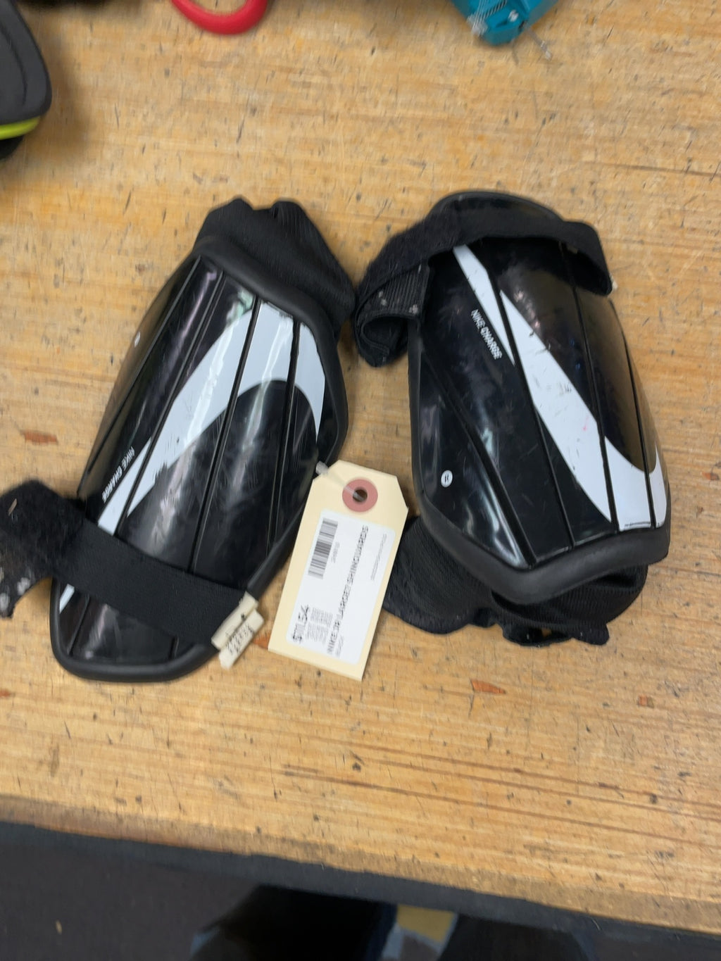 Nike Charge Jr Large Soccer Shin Guards