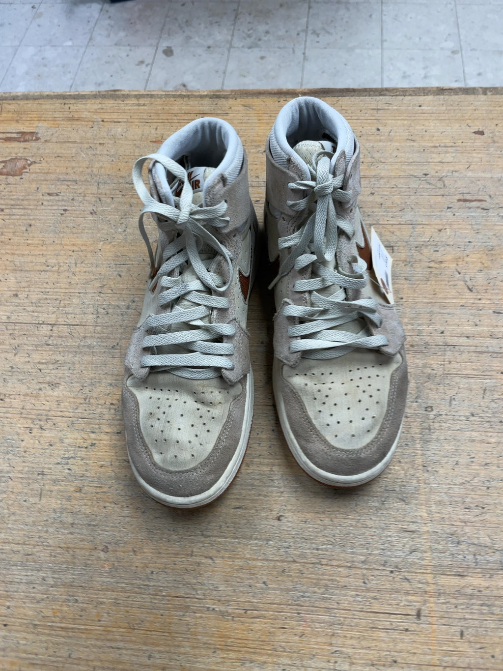 Nike Jordan Size 9 Off White/Brown Basketball Shoes