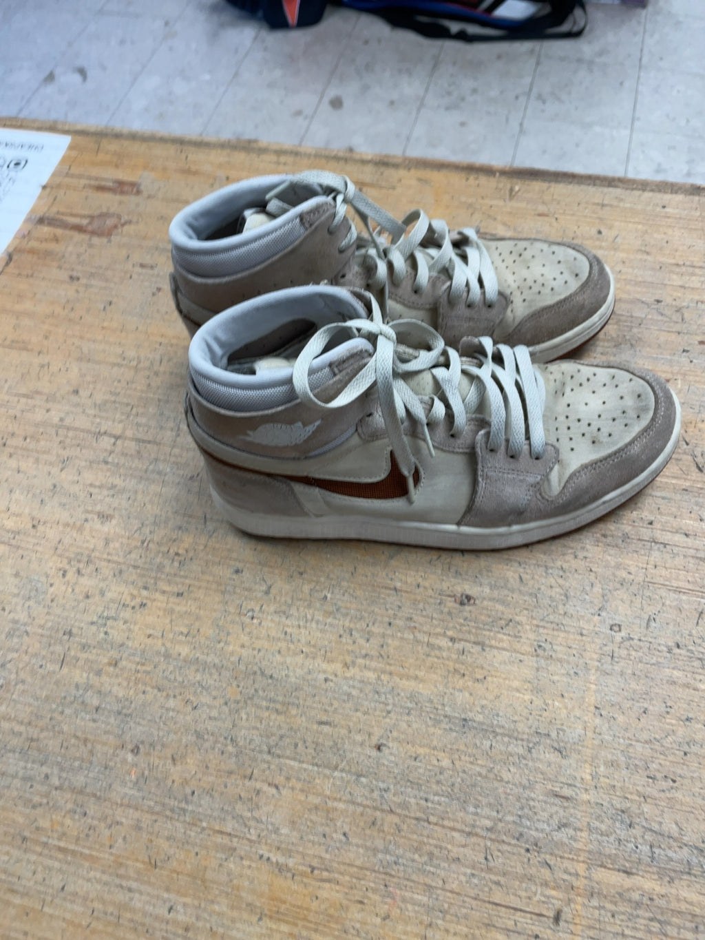 Nike Jordan Size 9 Off White/Brown Basketball Shoes