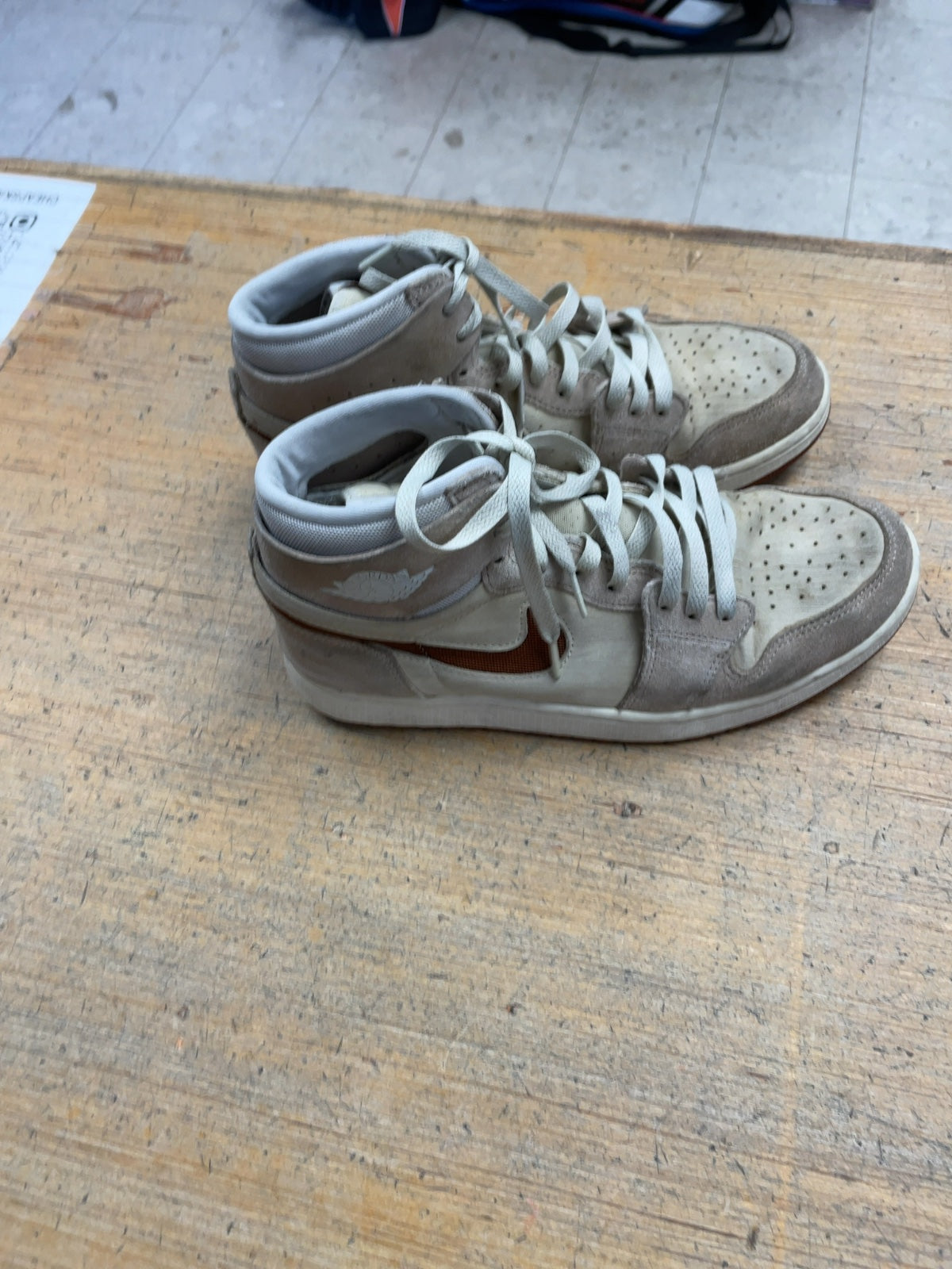 Nike Jordan Size 9 Off White/Brown Basketball Shoes