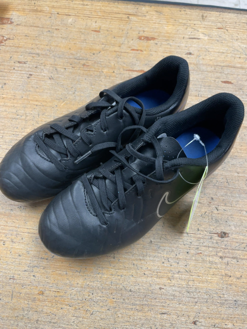 Nike Jr. Tiempo Legend 10 Club 4Y Soccer Cleats