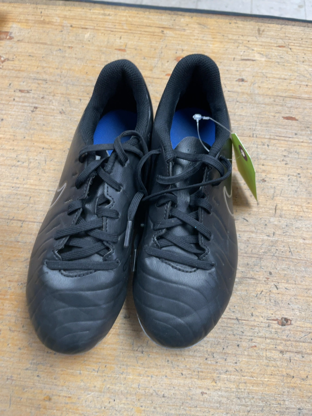 Nike Jr. Tiempo Legend 10 Club 4Y Soccer Cleats