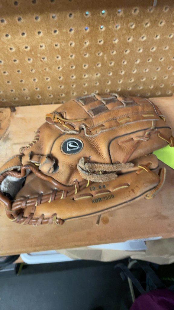 Nike KDR-1300 13" right  Hand Throw Baseball Glove