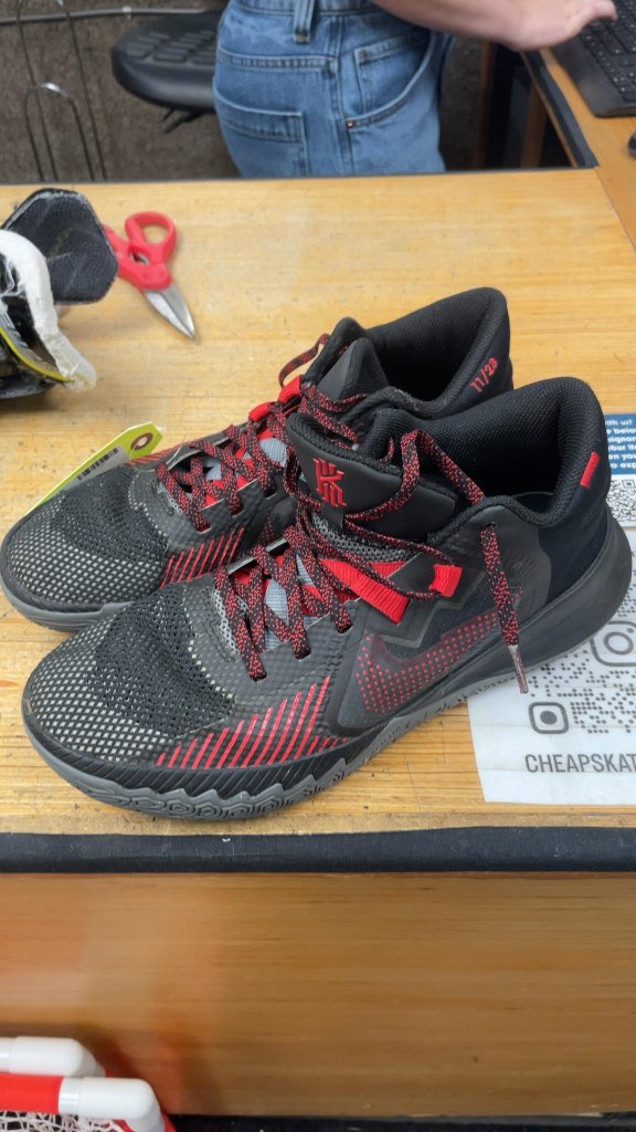 Nike Kyrie Flytrap Basketball Shoes - Red/Black - Size 11