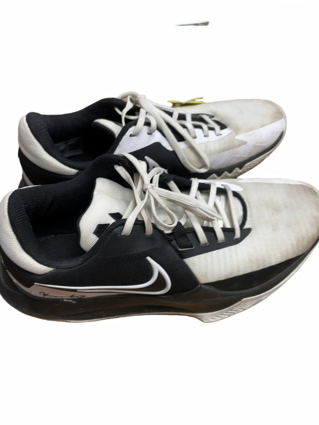 Nike Kyrie Flytrap Size 8 Basketball Sneakers