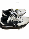 Nike Kyrie Flytrap Size 8 Basketball Sneakers