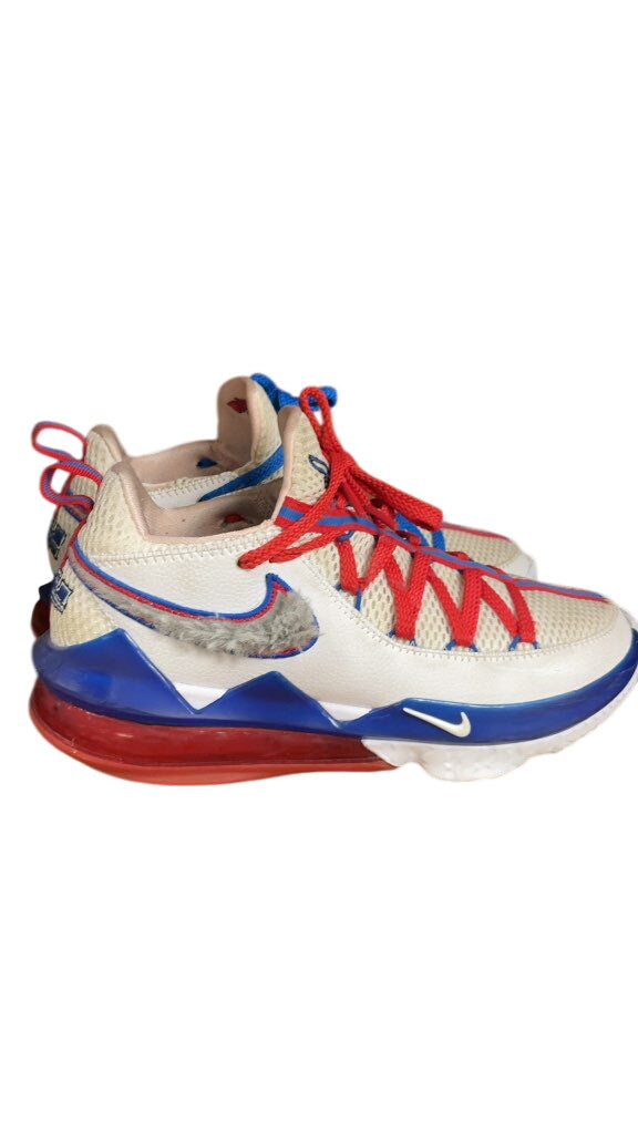 Nike LeBron 17 Low 'What's Up Doc?' Basketball Shoes
