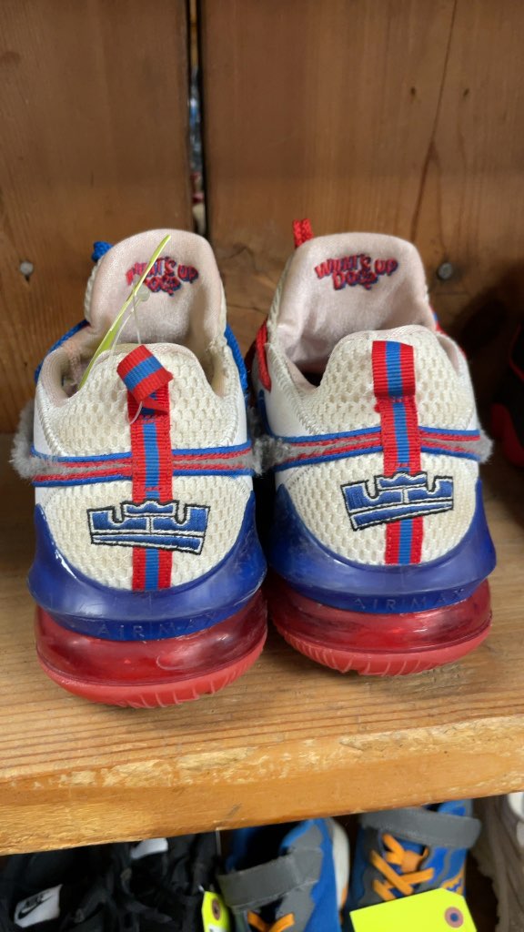 Nike LeBron 17 Low 'What's Up Doc?' Basketball Shoes