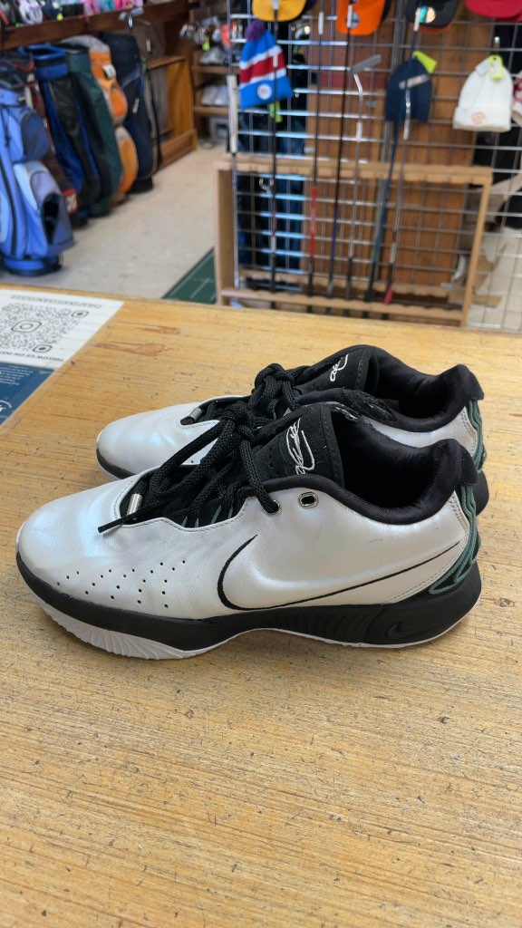 Nike LeBron Witness Basketball Shoes - Size 7