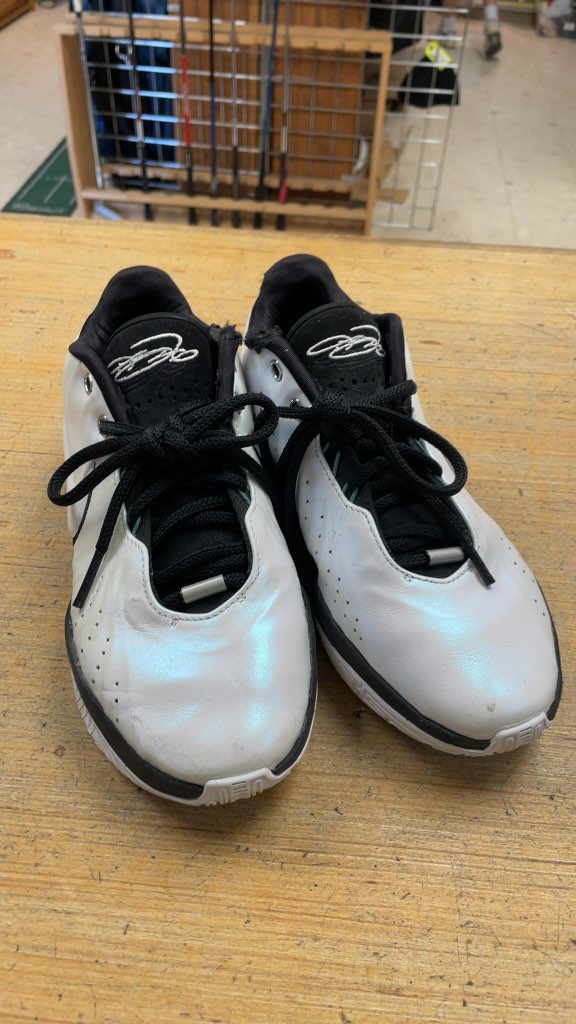 Nike LeBron Witness Basketball Shoes - Size 7