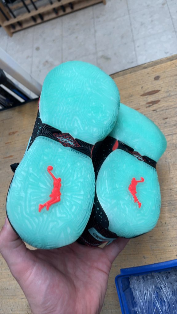Nike LeBron XX Basketball Shoes - Size 4
