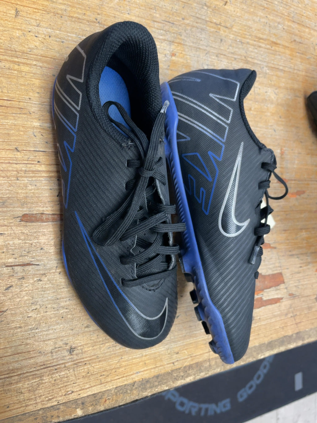 Nike Mercurial Vapor 15 Club Size 3Y Soccer Cleats