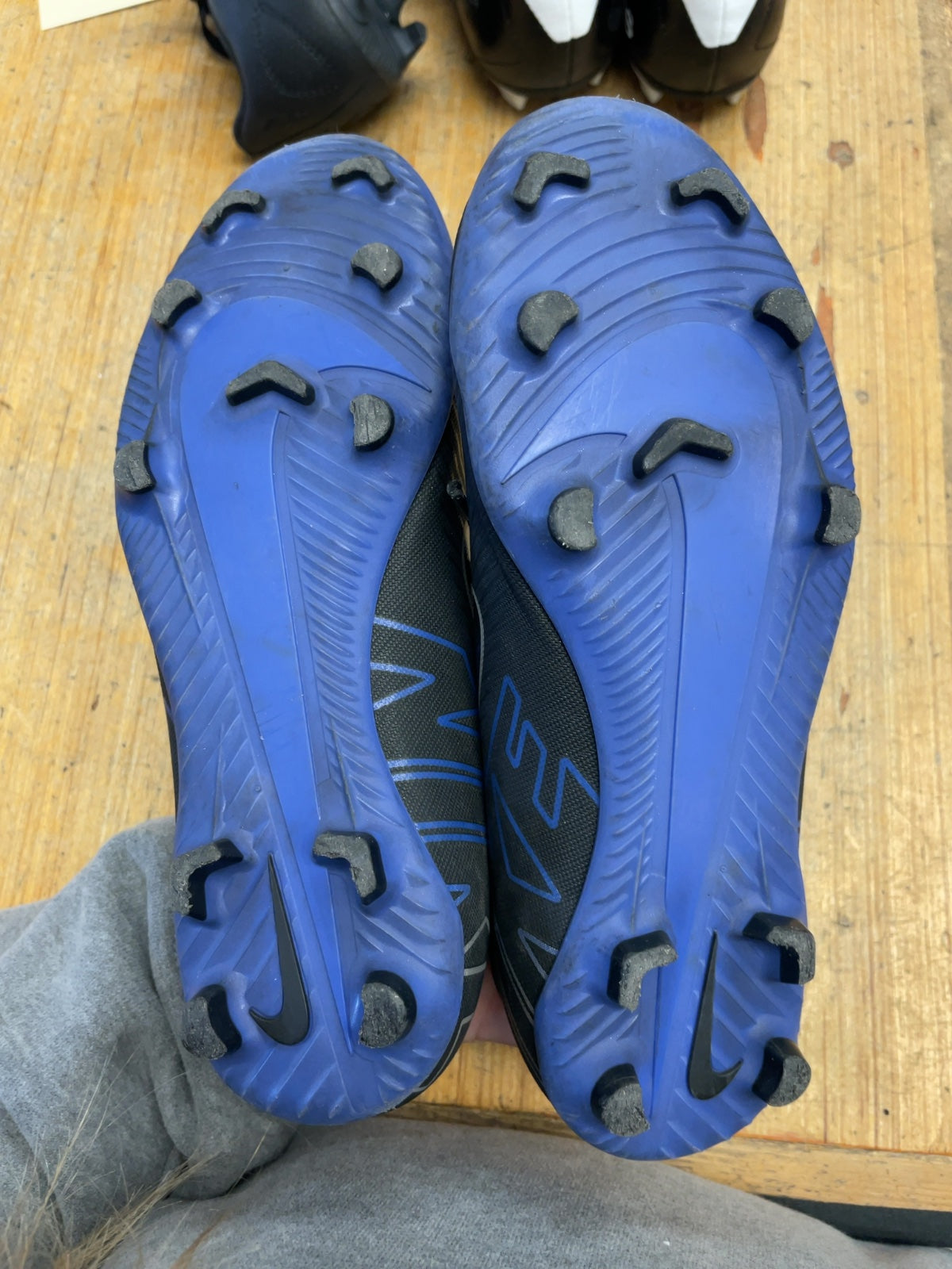 Nike Mercurial Vapor 15 Club Size 3Y Soccer Cleats