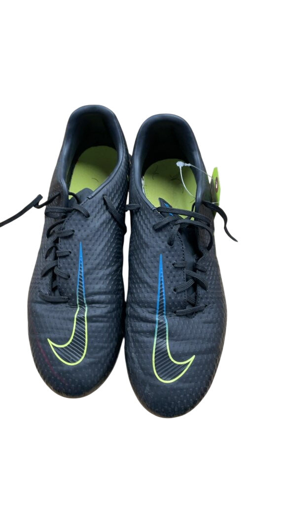Nike Phantom Soccer Cleats