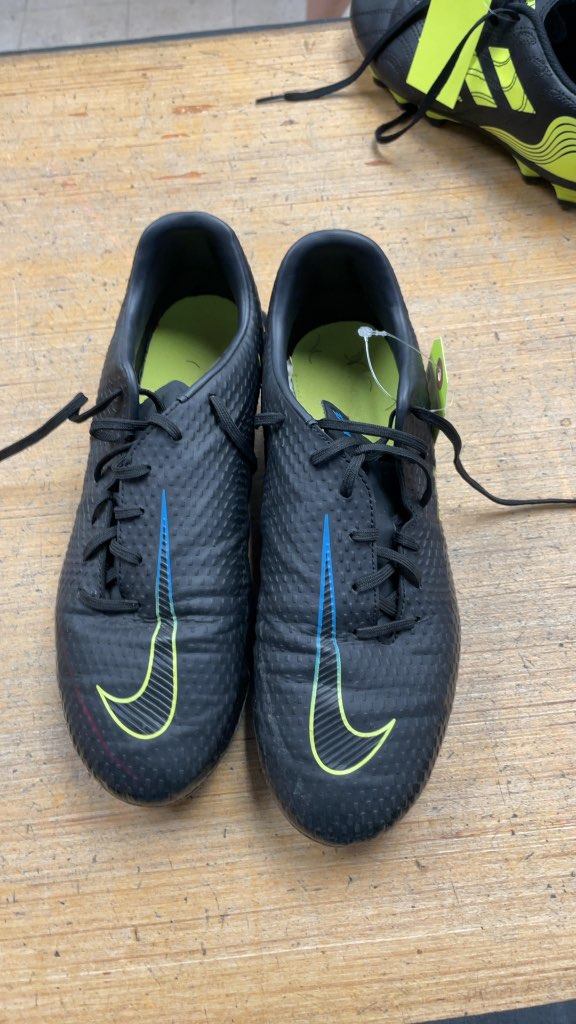 Nike Phantom Soccer Cleats
