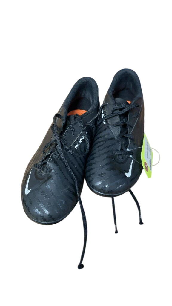 Nike Phantom Soccer Cleats - Size 4.5