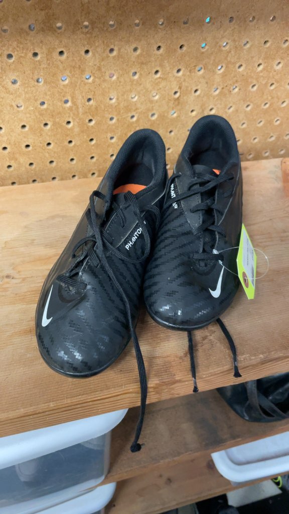 Nike Phantom Soccer Cleats - Size 4.5