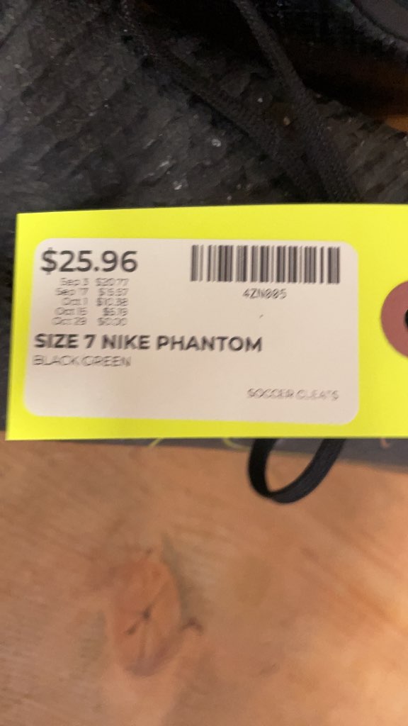 Nike Phantom Soccer Cleats - Size 7