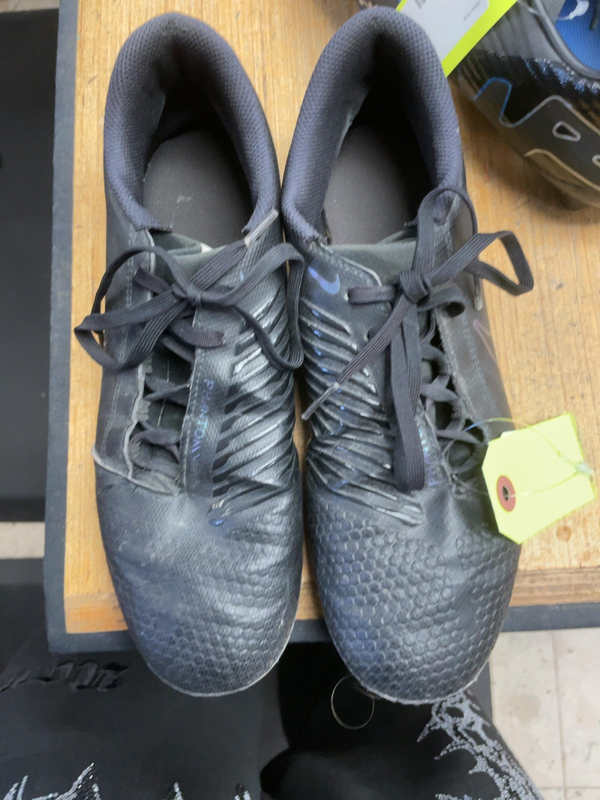 Nike Phantom Venom Size 8 Soccer Cleats