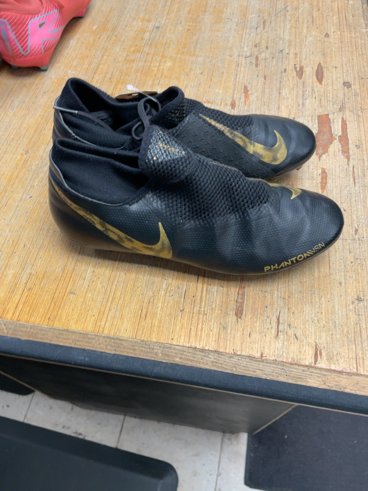 Nike Phantom VSN Size 8 Soccer Cleats