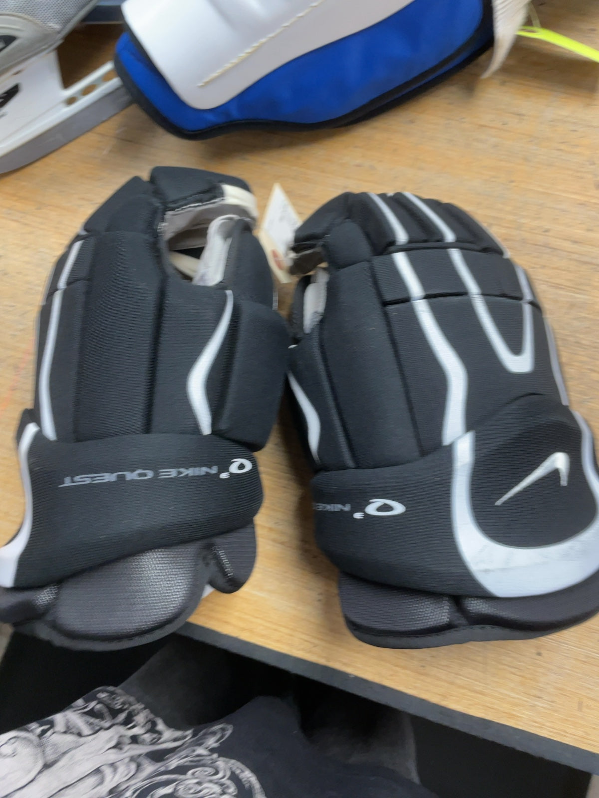 Nike Quest 14.5" Hockey Gloves