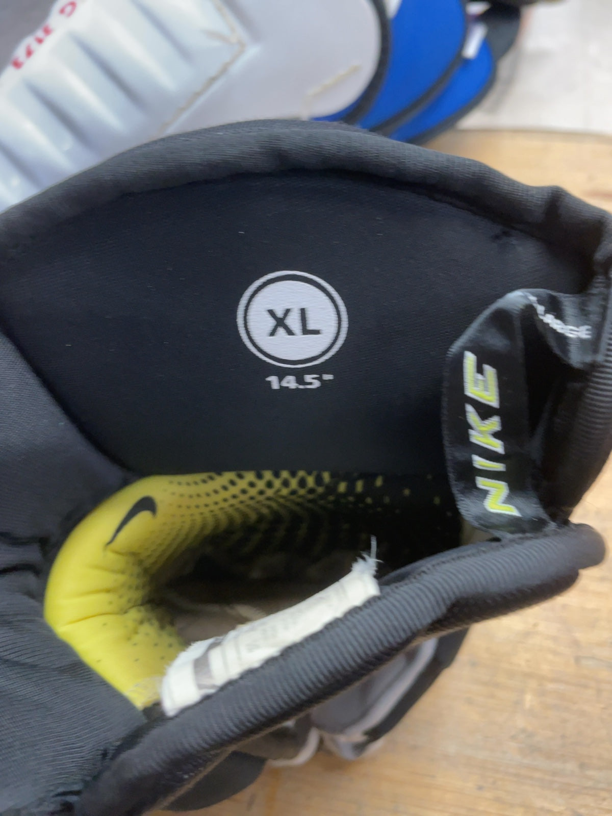 Nike Quest 14.5" Hockey Gloves