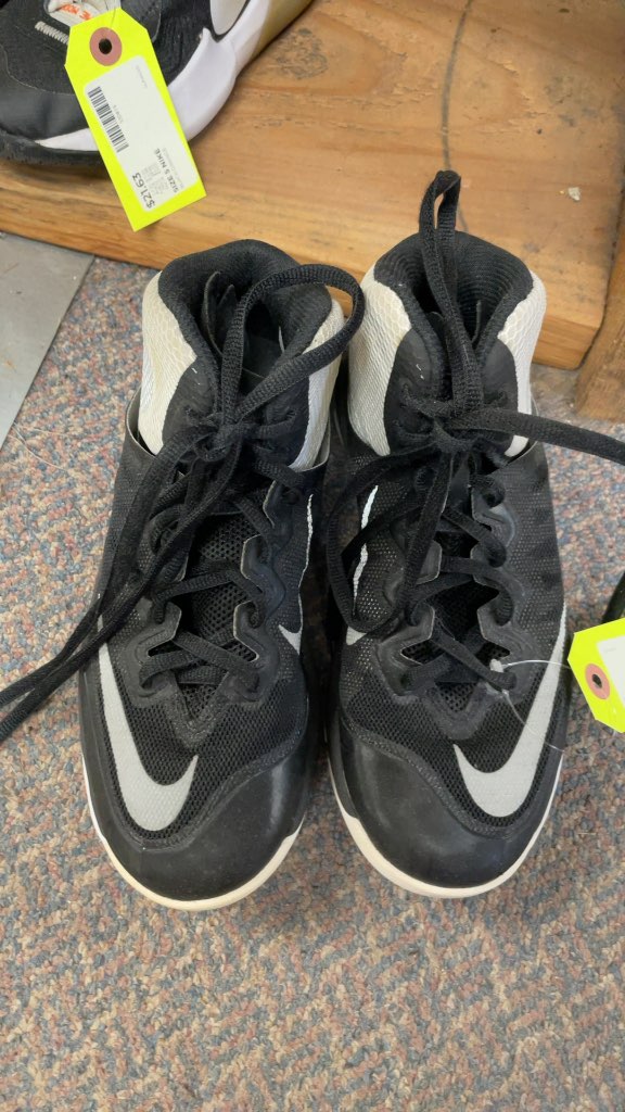 Nike Runners Black/White Size 5