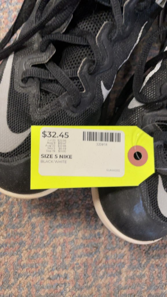 Nike Runners Black/White Size 5