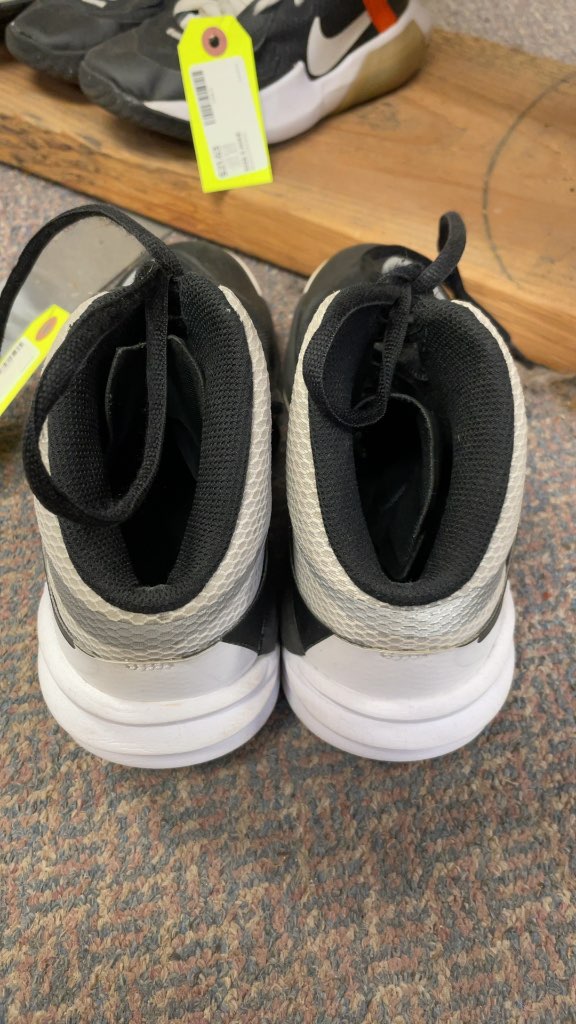 Nike Runners Black/White Size 5