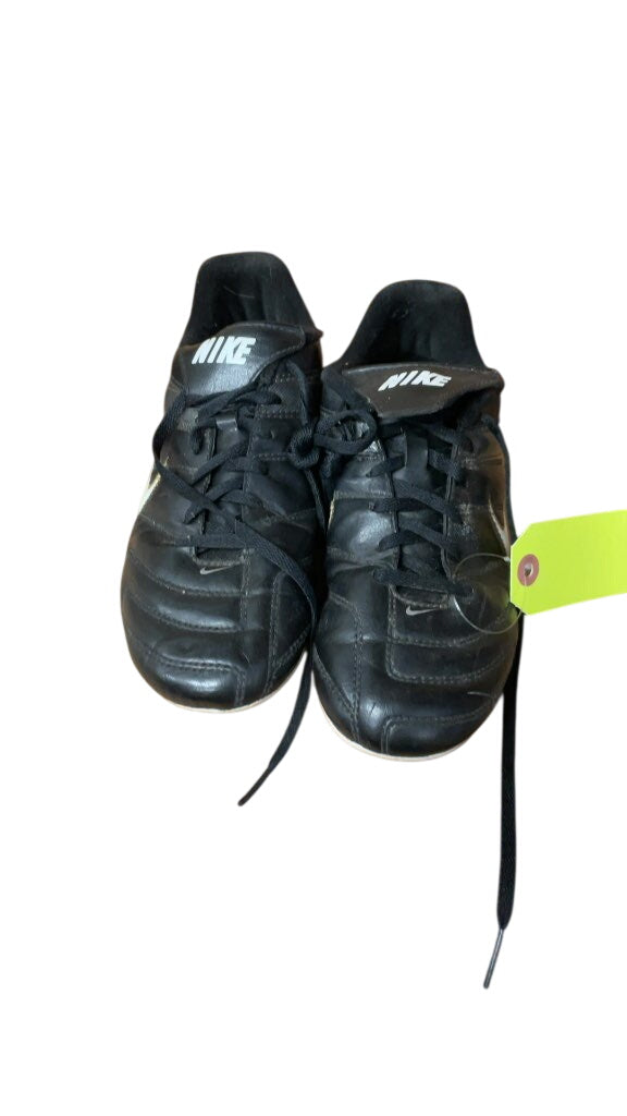 Nike Soccer Cleats Size 3.5 Black/White