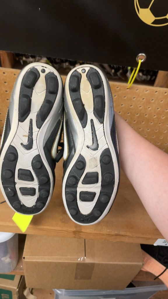 Nike Soccer Cleats Size 3.5 Black/White