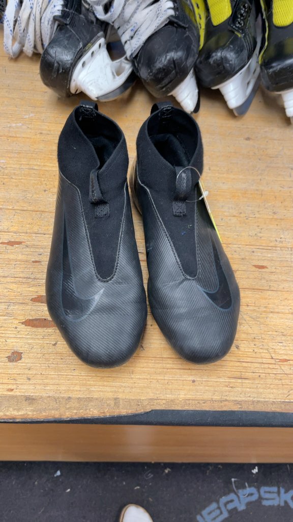 Nike Soccer Cleats Size 6 Black