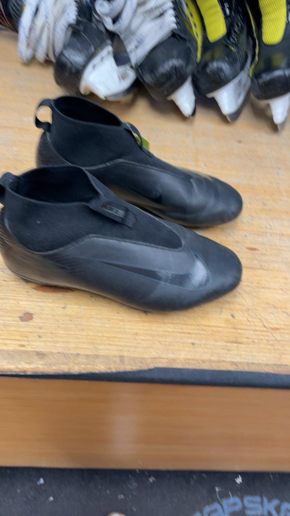 Nike Soccer Cleats Size 6 Black