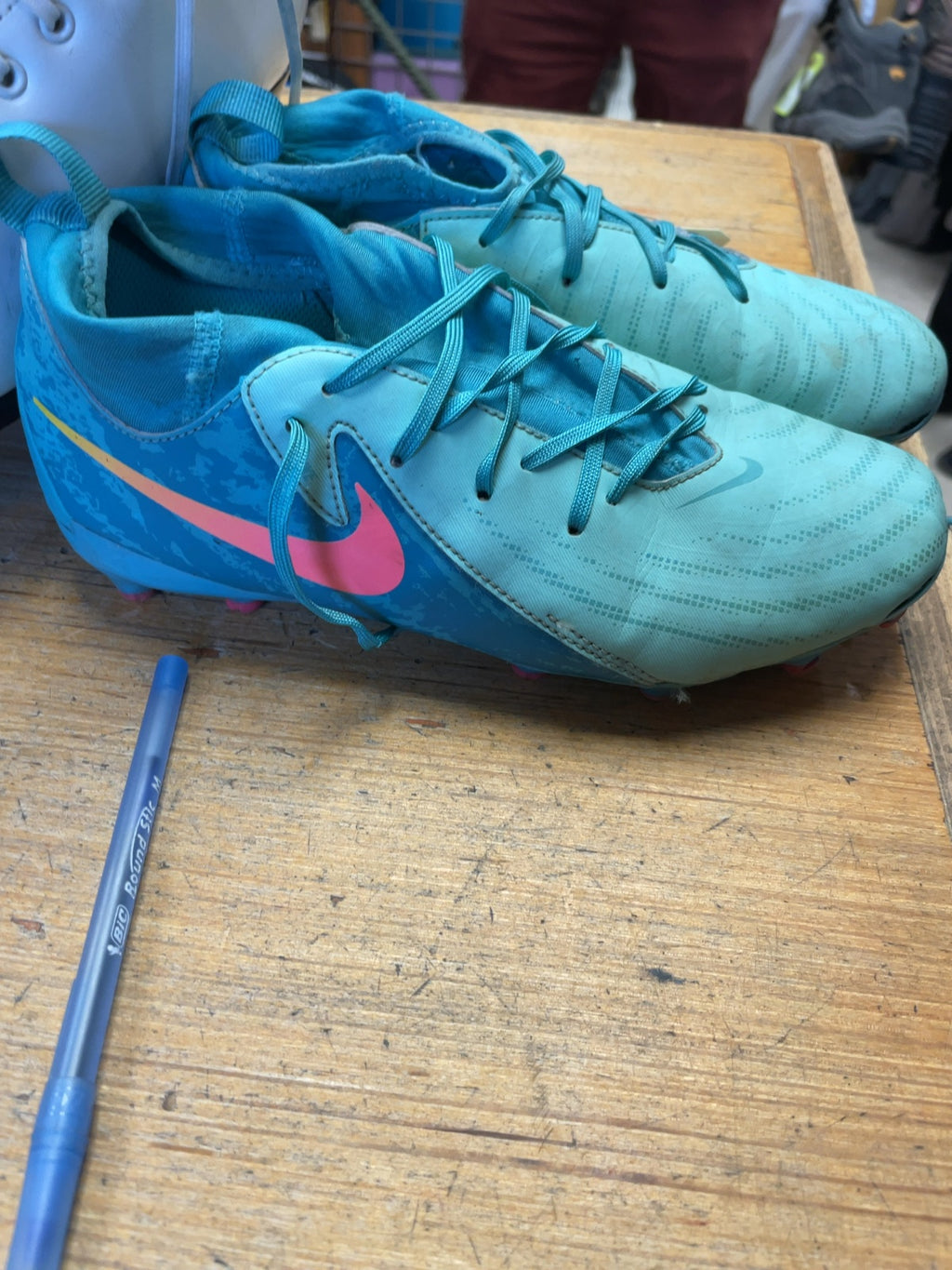 Nike Soccer Cleats Size 6 Blue and Pink