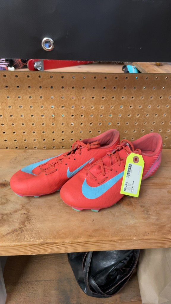 Nike Soccer Cleats - Size 7.5 - Pink/Blue