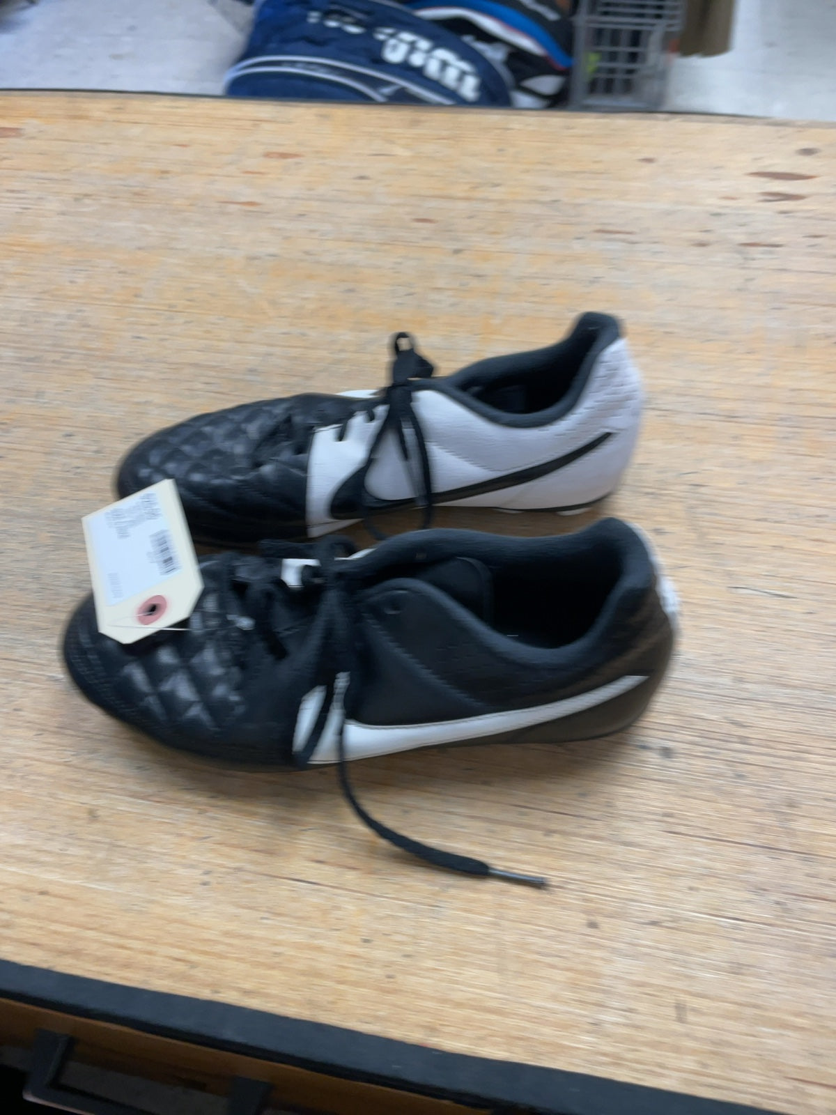 Nike Tiempo Size 4 Soccer Cleats Black/White
