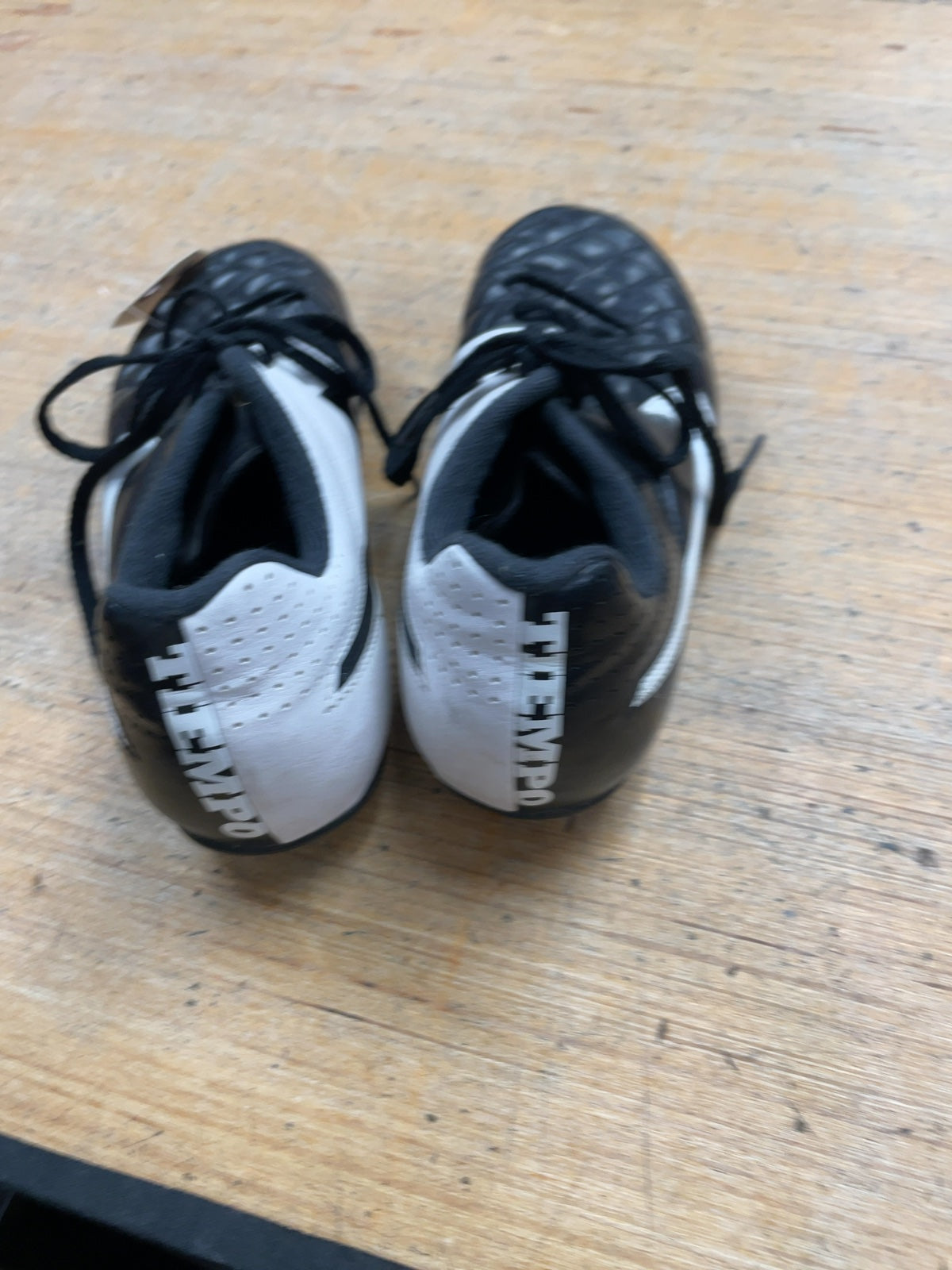 Nike Tiempo Size 4 Soccer Cleats Black/White