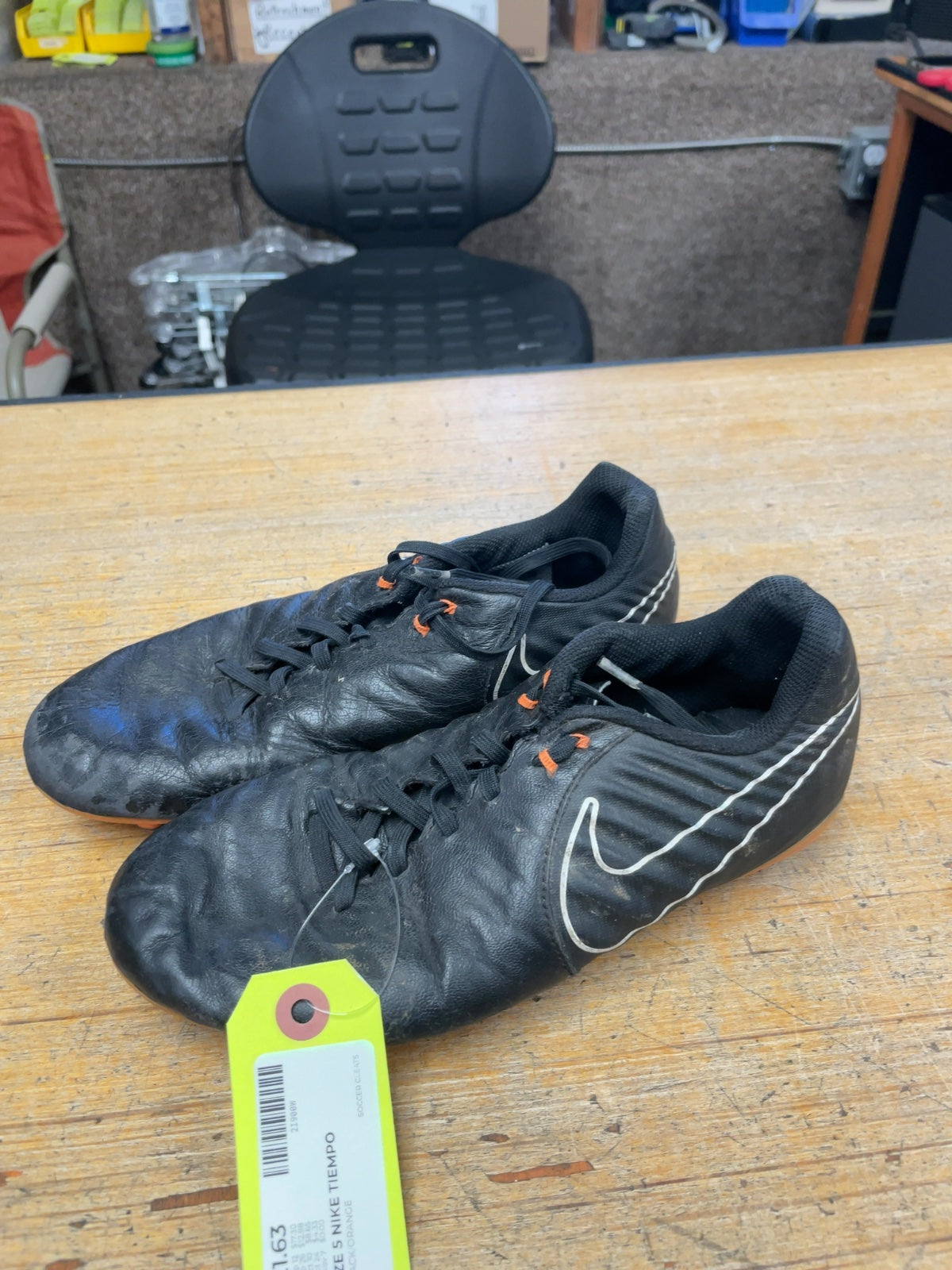 Nike Tiempo Size 5 Soccer Cleats