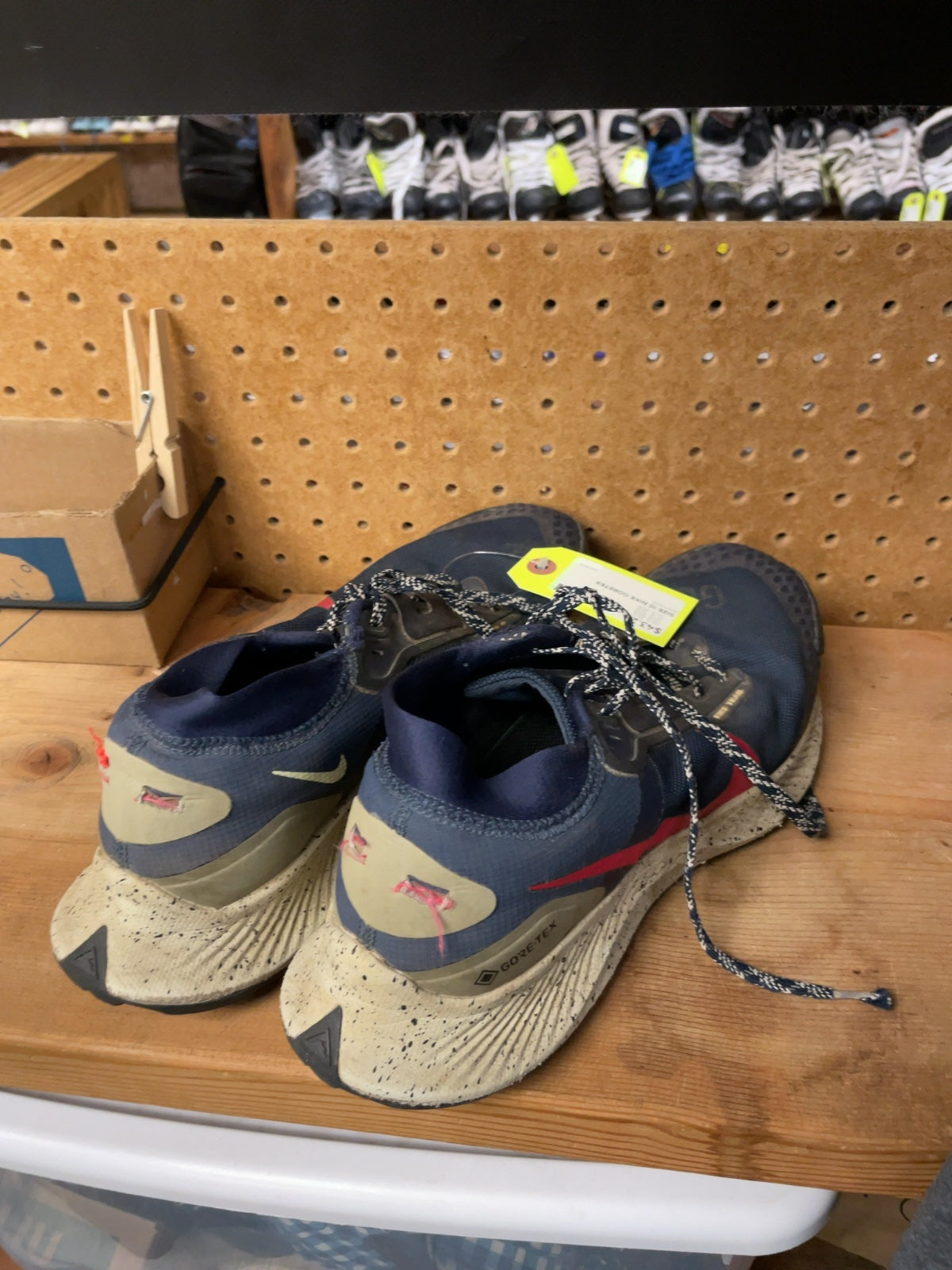 Nike Trail Gore-Tex Size 10 Navy/Red Running Shoes